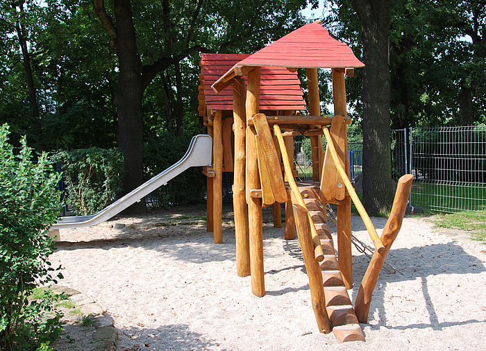 2- Tower play product with slide