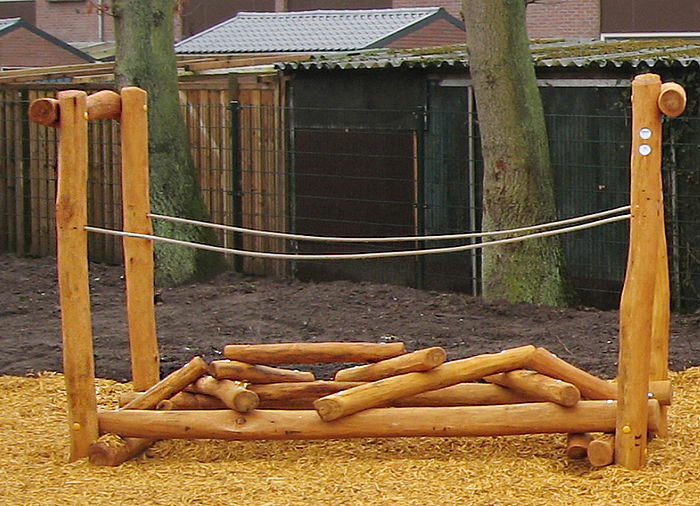 Balancing element made of Robinia – suitable for playgrounds