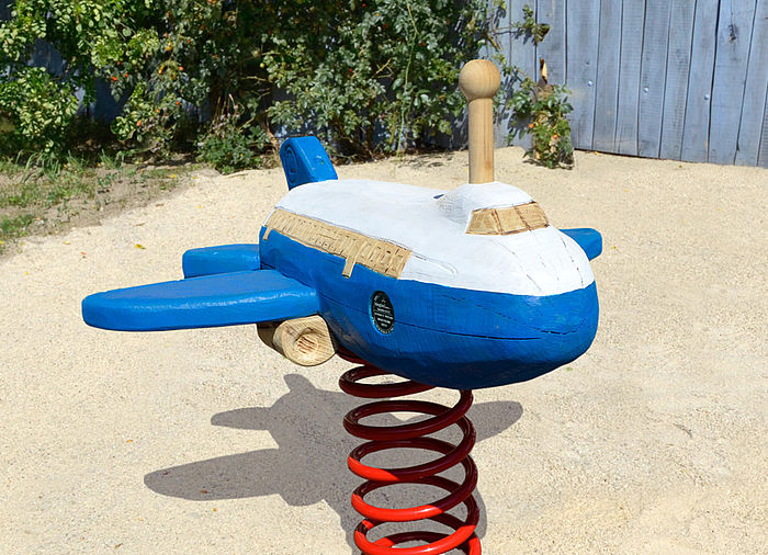 Federwipper Flugzeug für eine individuelle Spielplatzgestaltung