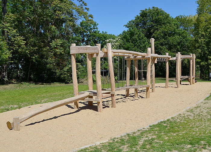 Niedrigseilgarten - für öffentliche Spielplätze geeignet