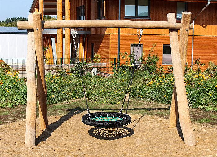 Nest Swing for Outdoor schoolyards