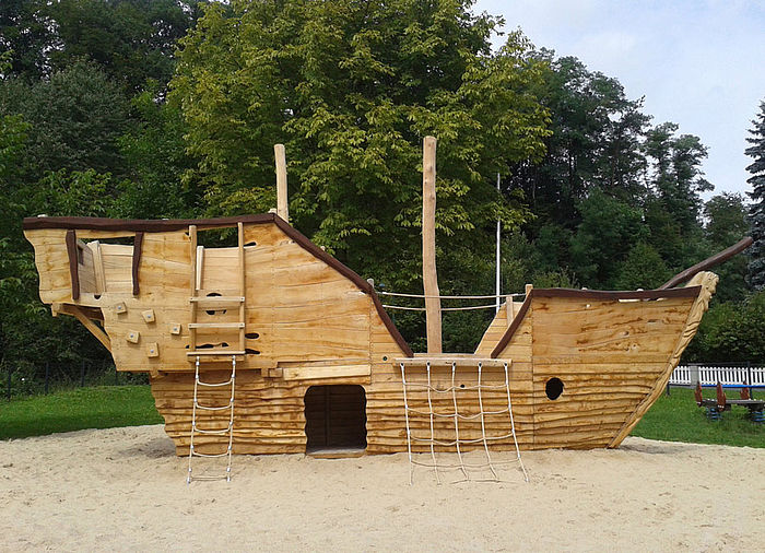 Piraten-Spielschiff aus Holz