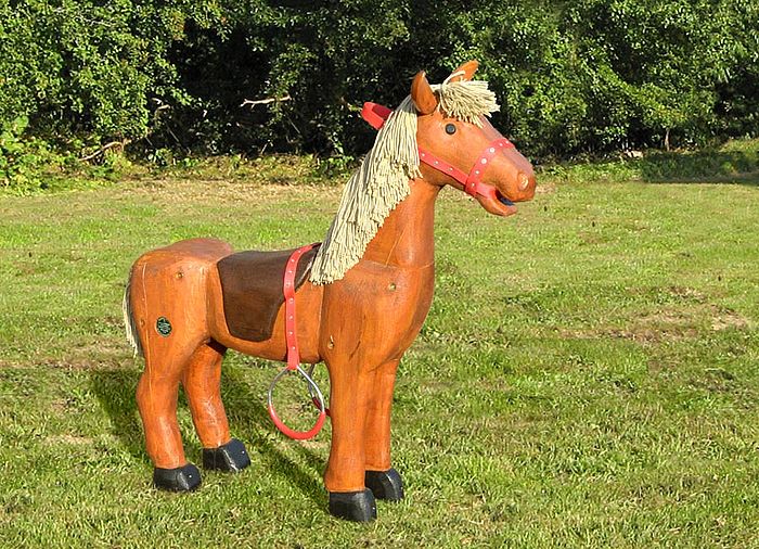 Stately Horse made of Robinia wood