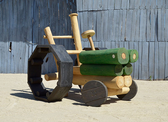 Play Tractor of Ziegler Playgrounds