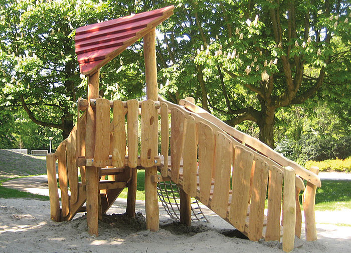 Playtower with different climb ups – suitable for kindergarden