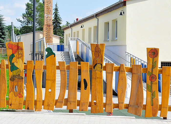 Kindergarten Umzäunung - Figürlicher Zaun