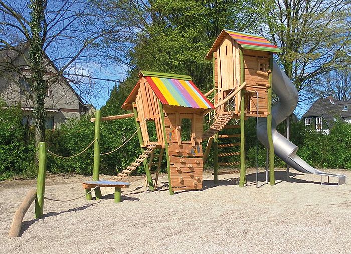 Spielplatzanlage Zwitscherland aus Robinienholz